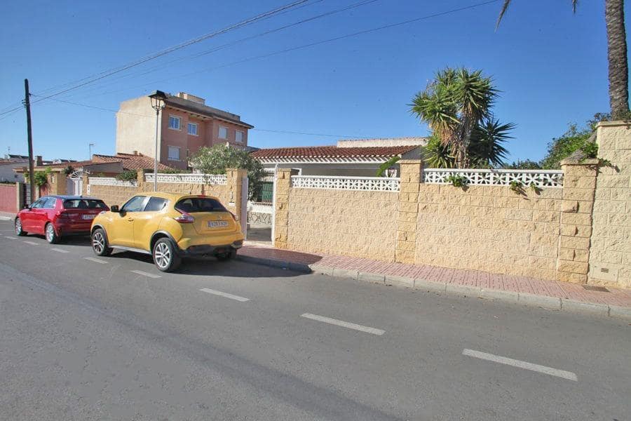 Chalet de 2 habitaciones en Torrevieja en venta - 425.000 € (Ref: 9520831)