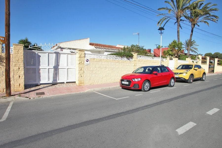 Chalet de 2 habitaciones en Torrevieja en venta - 425.000 € (Ref: 9520831)