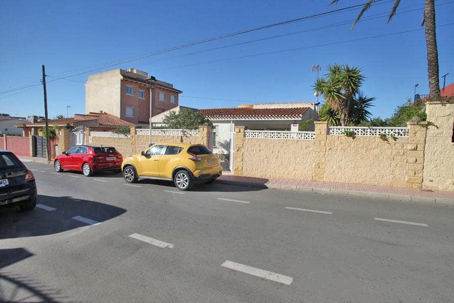 Chalet de 2 habitaciones en Torrevieja en venta - 425.000 € (Ref: 9520831)