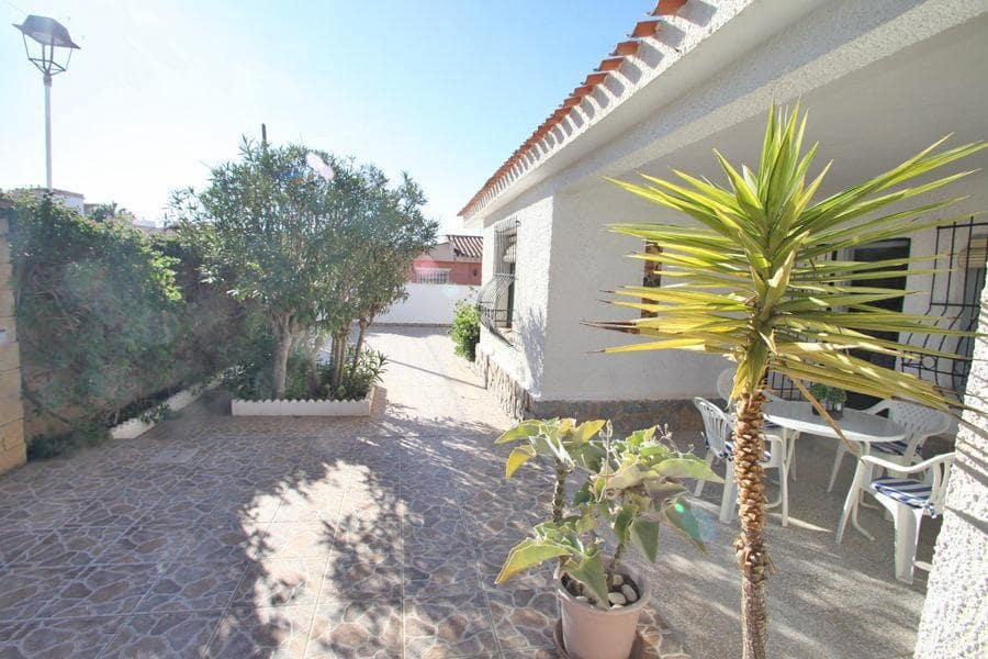 Chalet de 2 habitaciones en Torrevieja en venta - 425.000 € (Ref: 9520831)
