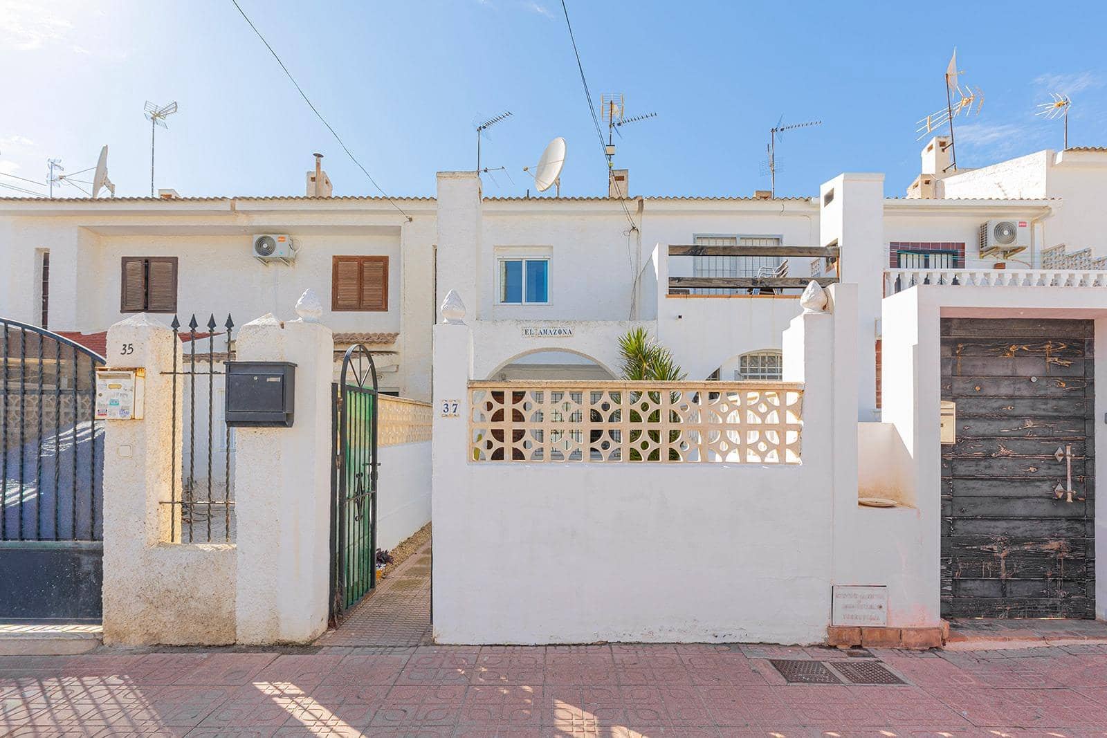 2 bedroom Terraced Villa for sale in Torrevieja with pool - € 150,000 (Ref: 9644987)