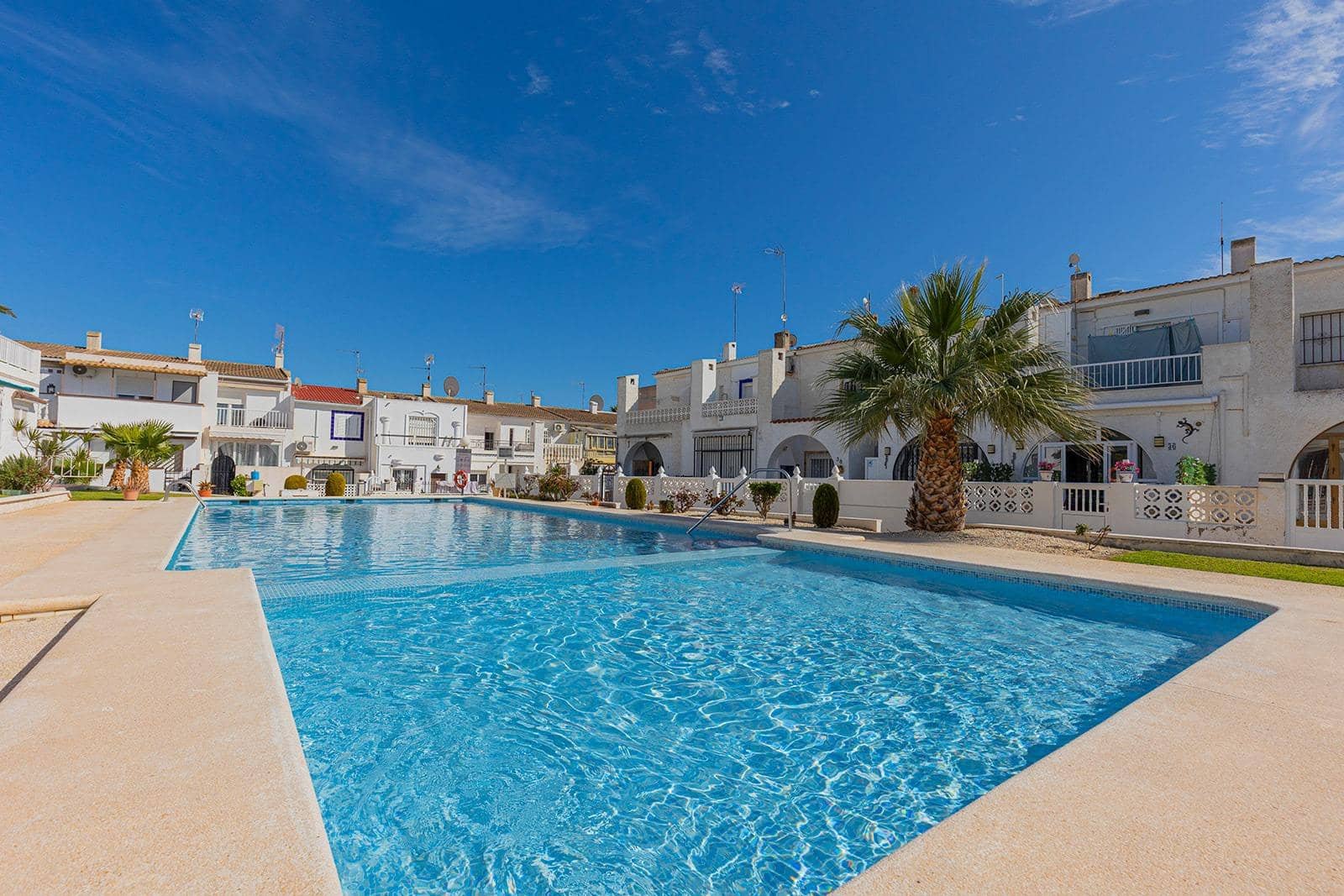 2 bedroom Terraced Villa for sale in Torrevieja with pool - € 150,000 (Ref: 9644987)