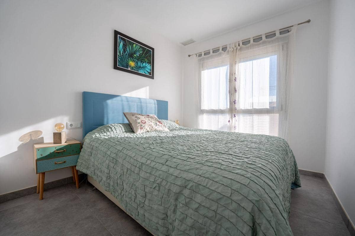 Ático de 2 habitaciones en Pilar de la Horadada en venta - 229.900 € (Ref: 9651918)