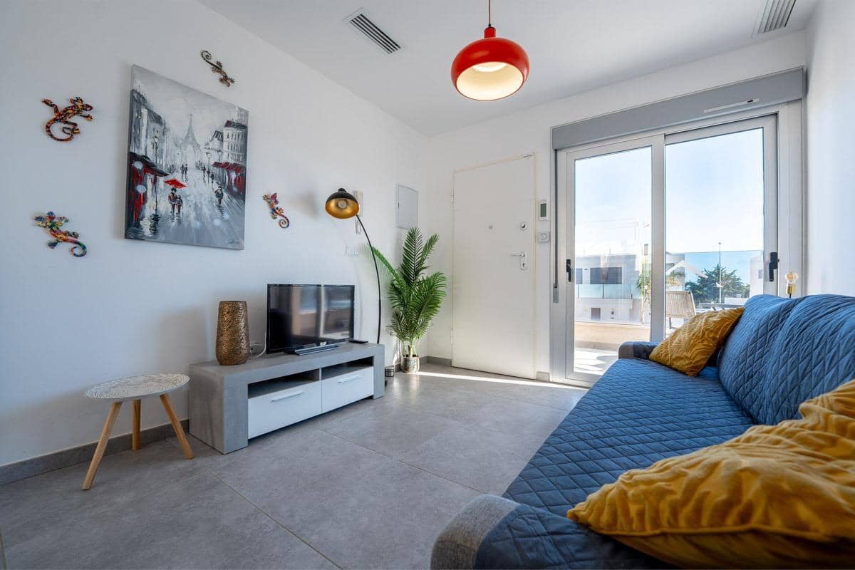 Ático de 2 habitaciones en Pilar de la Horadada en venta - 229.900 € (Ref: 9651918)