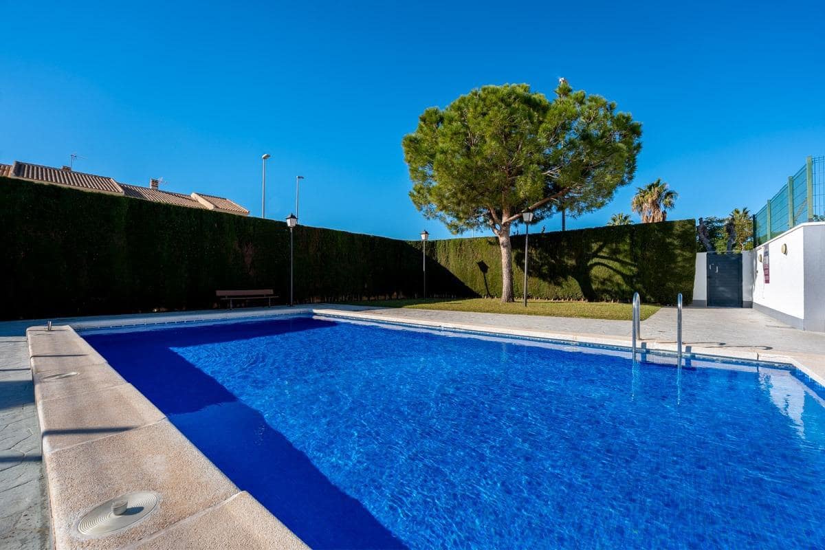 Ático de 2 habitaciones en Pilar de la Horadada en venta - 229.900 € (Ref: 9651918)