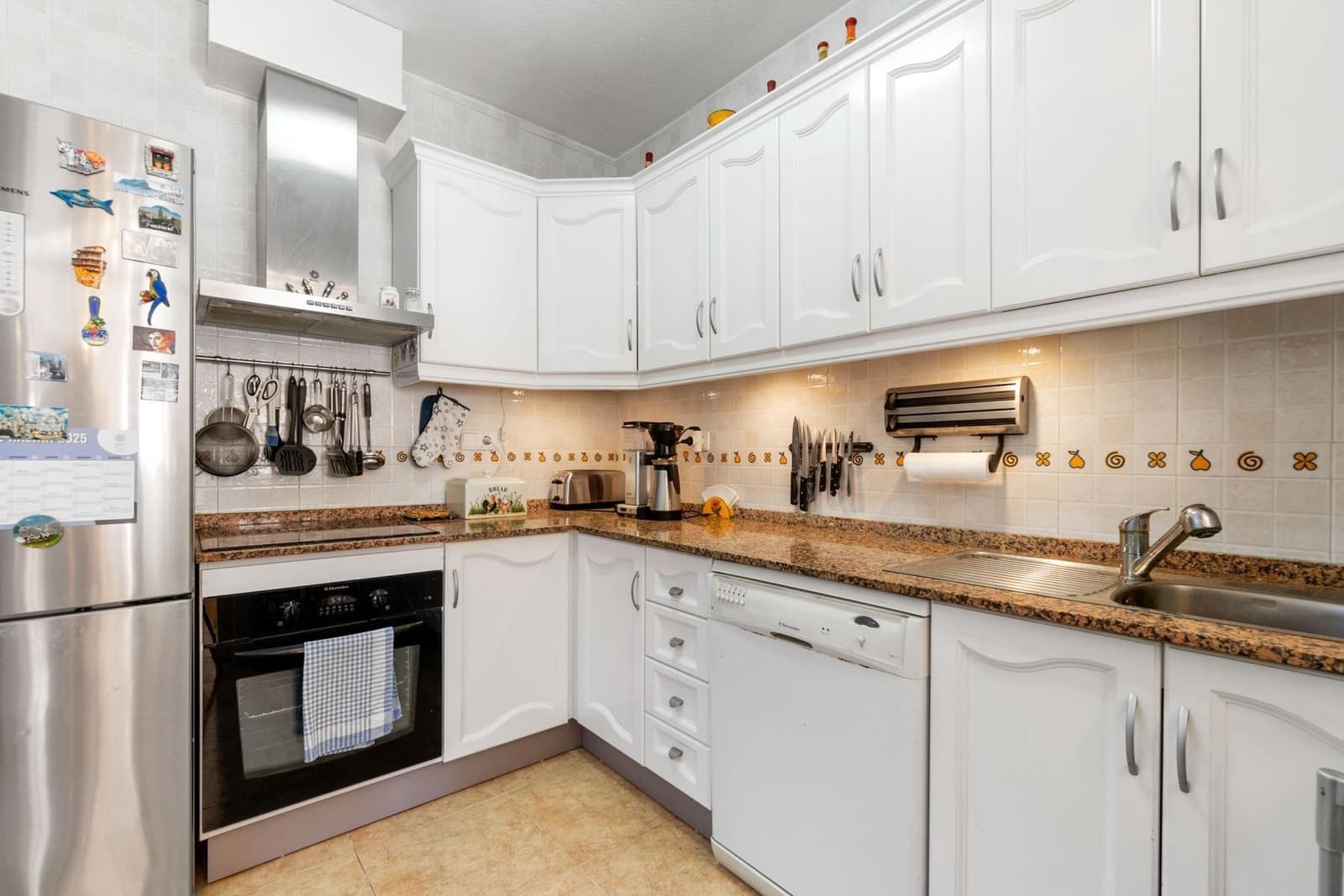 3 bedroom Terraced Villa for sale in Torrevieja with pool - € 223,000 (Ref: 9651925)