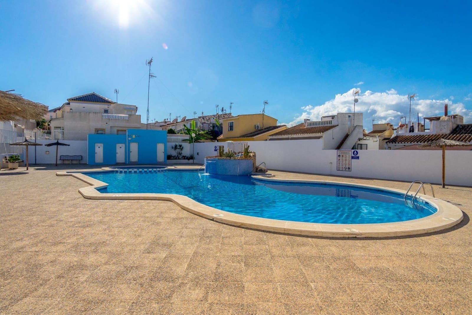 3 bedroom Terraced Villa for sale in Torrevieja with pool - € 223,000 (Ref: 9651925)