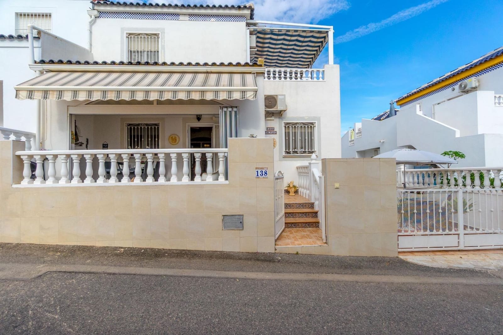 3 bedroom Terraced Villa for sale in Torrevieja with pool - € 223,000 (Ref: 9651925)
