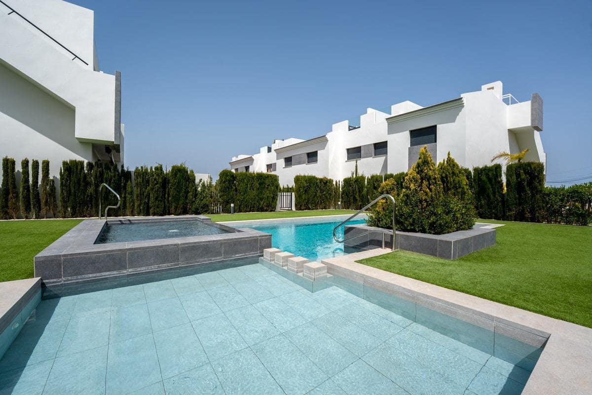 2 soveværelse Penthouse til salg i Los Balcones - € 319.900 (Ref: 9825232)