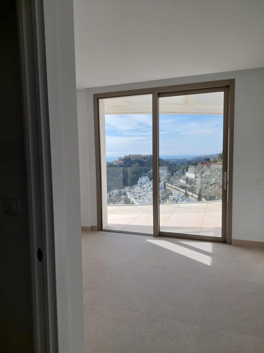 4 soverom Penthouse til salgs i La Quinta med svømmebasseng garasje - € 2 390 000 (Ref: 10155369)