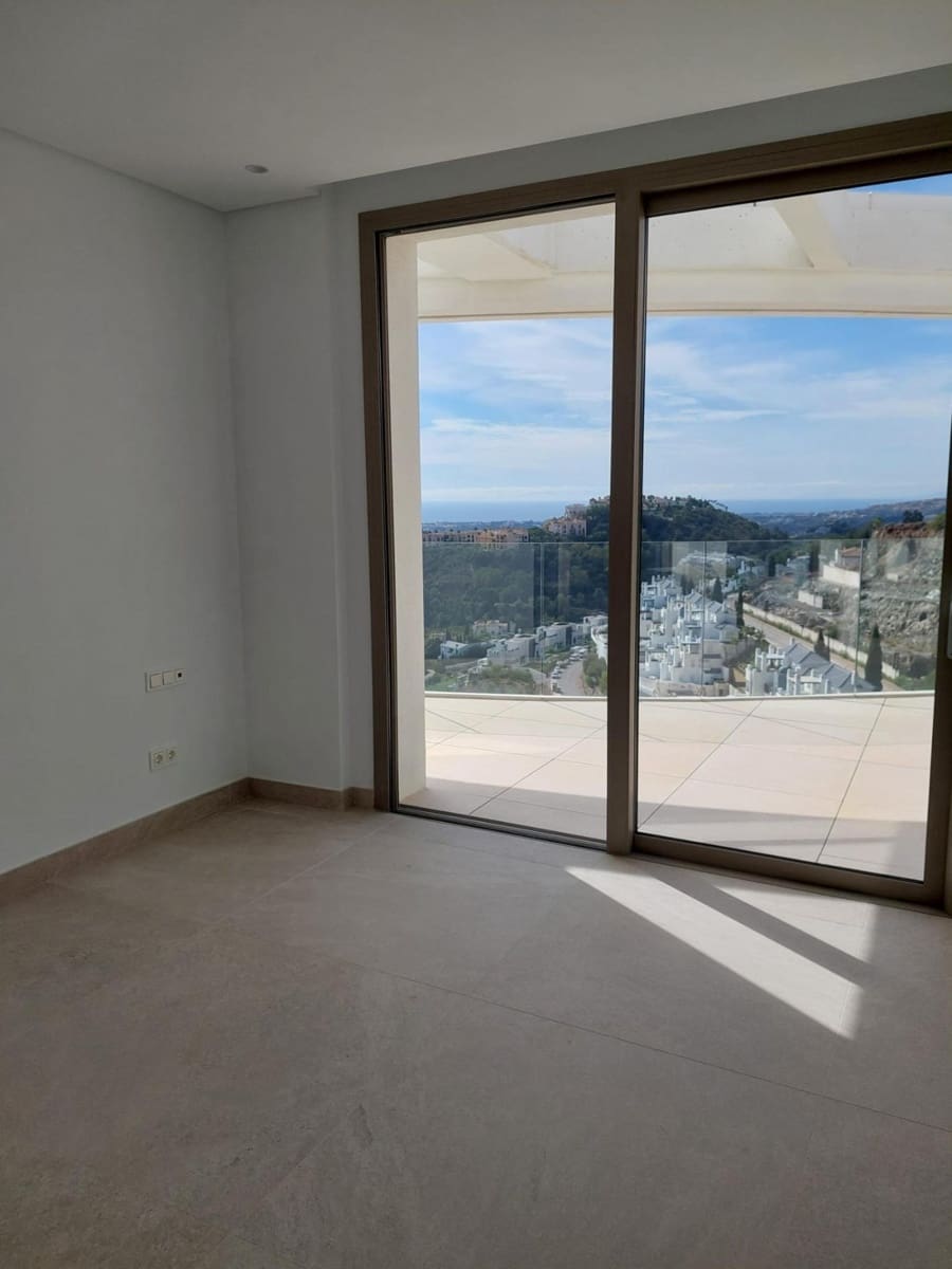 4 soverom Penthouse til salgs i La Quinta med svømmebasseng garasje - € 2 390 000 (Ref: 10155369)