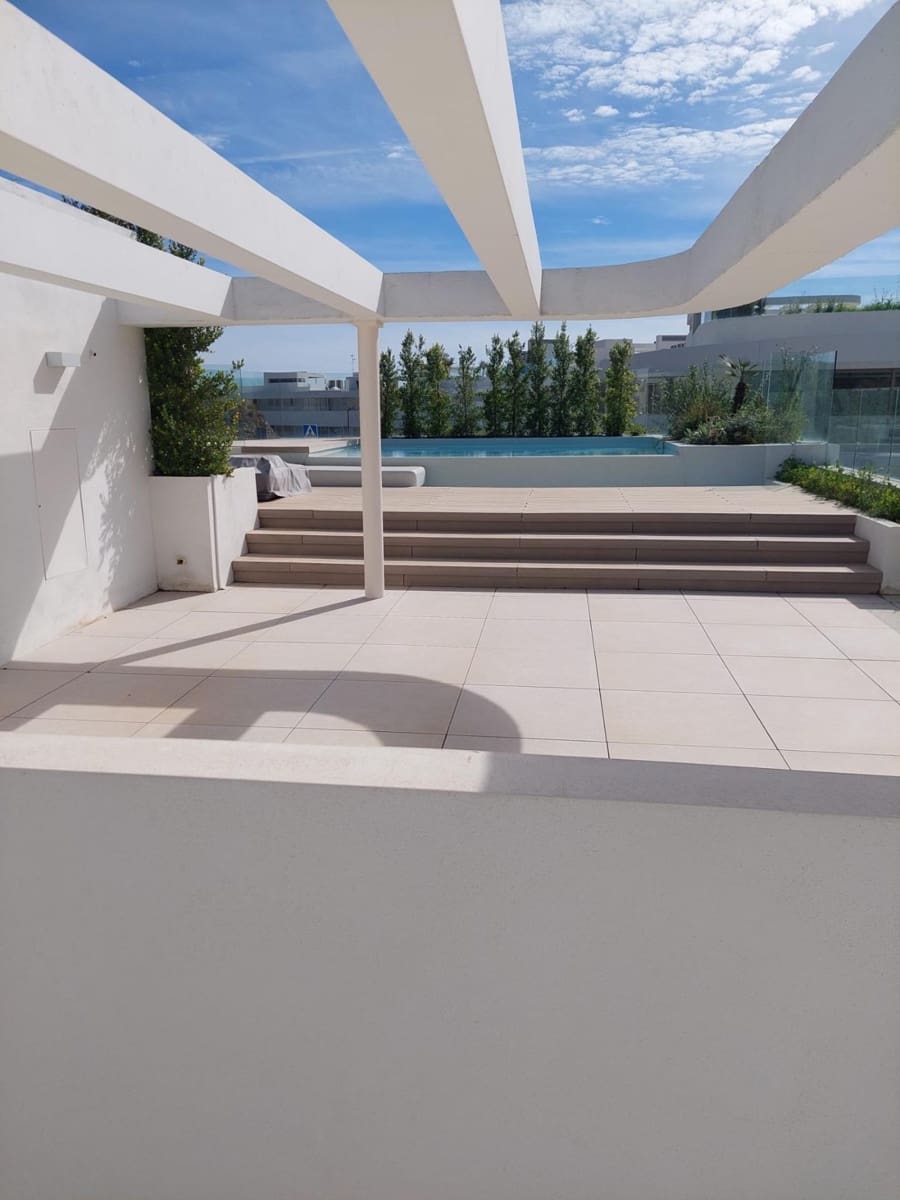 4 soverom Penthouse til salgs i La Quinta med svømmebasseng garasje - € 2 390 000 (Ref: 10155369)