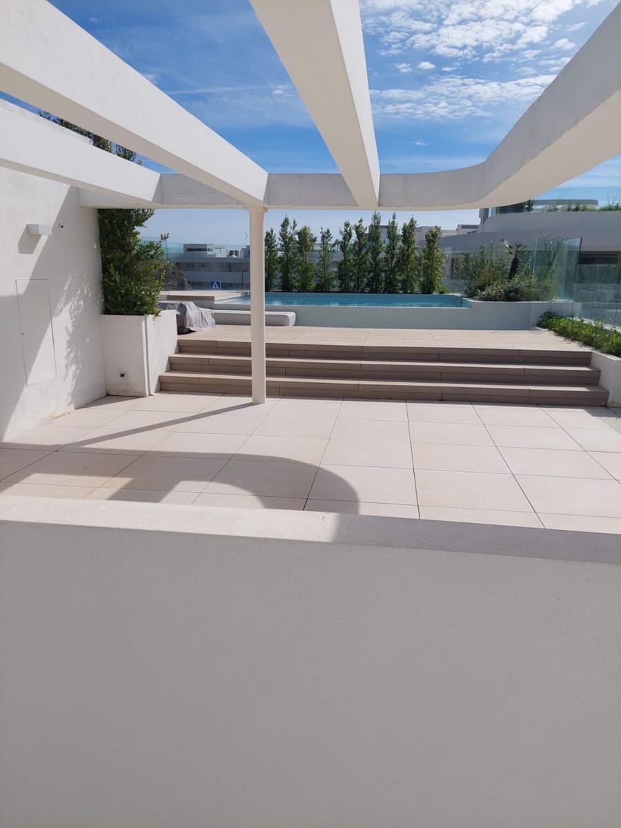 4 soverom Penthouse til salgs i La Quinta med svømmebasseng garasje - € 2 390 000 (Ref: 10155369)