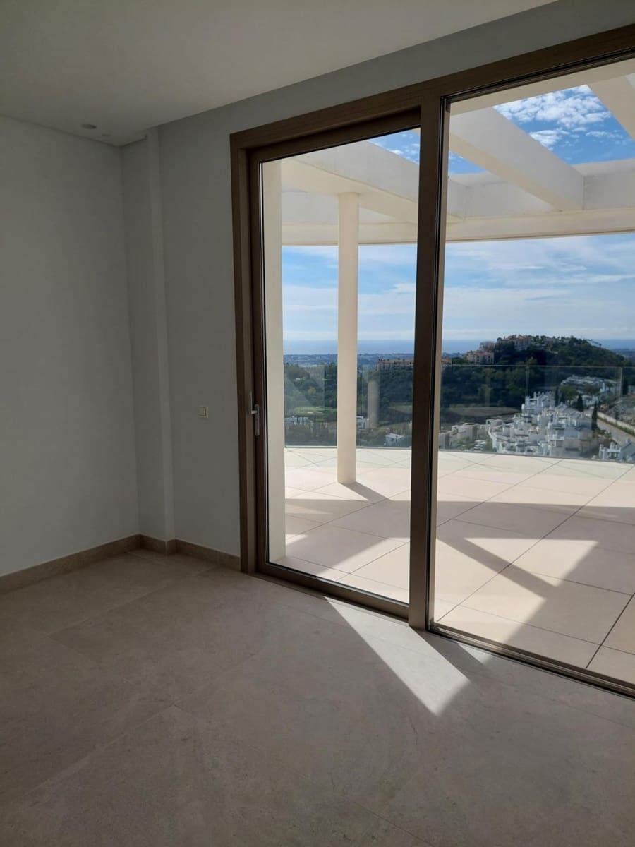 4 soverom Penthouse til salgs i La Quinta med svømmebasseng garasje - € 2 390 000 (Ref: 10155369)