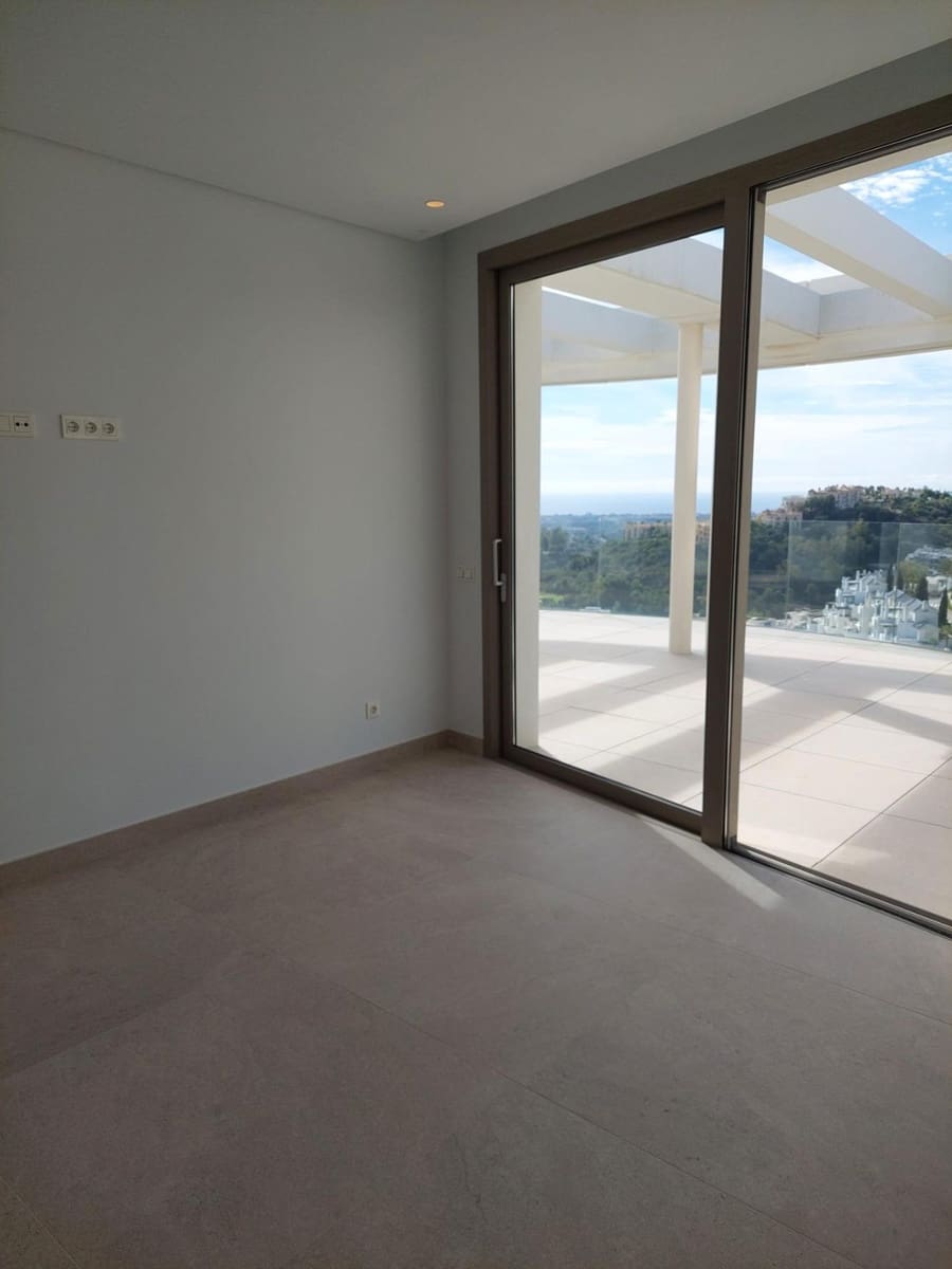 4 soverom Penthouse til salgs i La Quinta med svømmebasseng garasje - € 2 390 000 (Ref: 10155369)