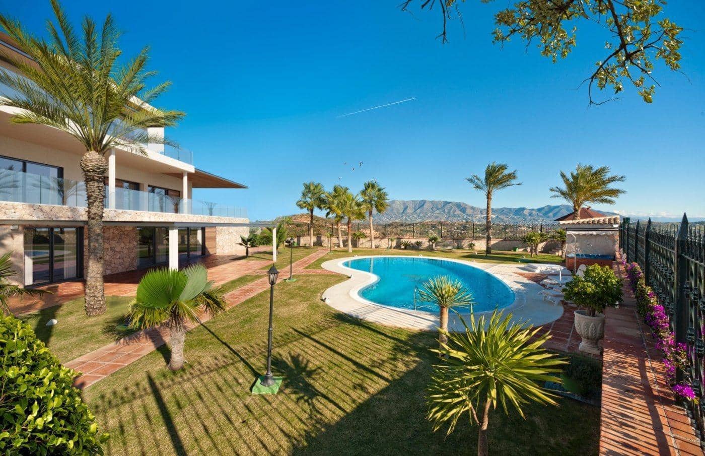 12 soveværelse Villa til salg i La Cala de Mijas med swimmingpool garage - € 5.600.000 (Ref: 10161598)