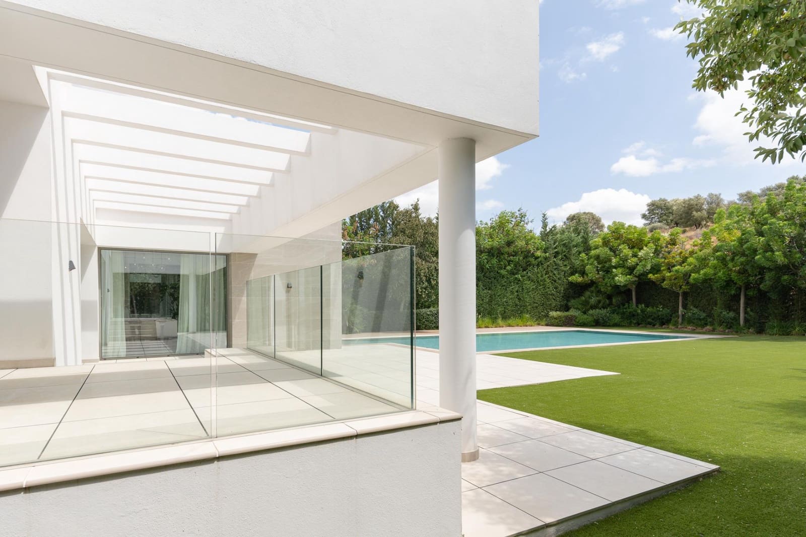 4 soveværelse Villa til salg i El Paraiso med swimmingpool garage - € 2.300.000 (Ref: 10165162)