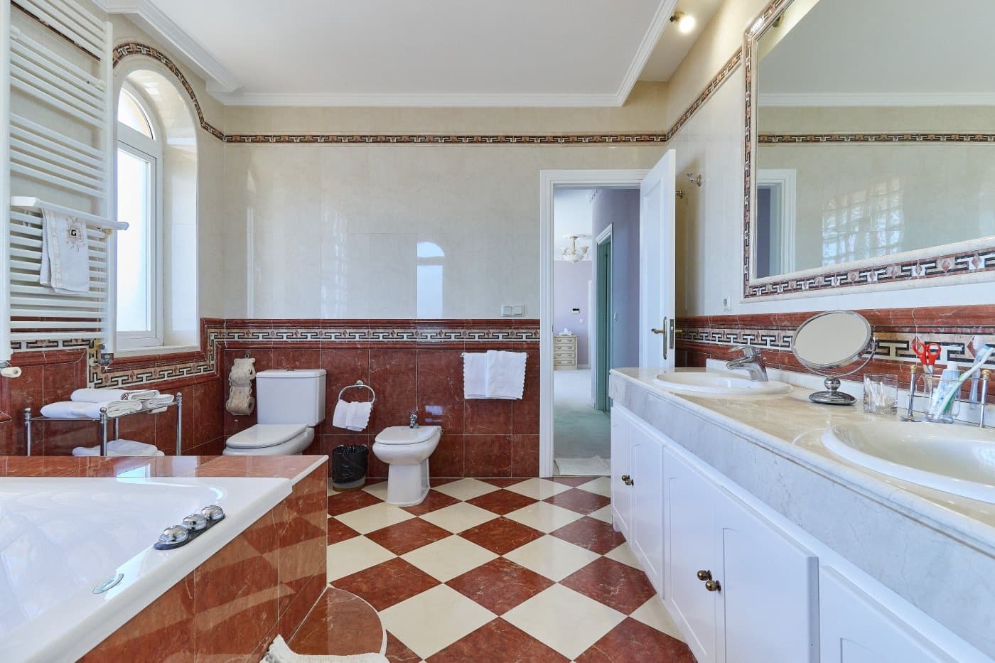 6 soveværelse Villa til salg i La Mairena med swimmingpool garage - € 1.400.000 (Ref: 7284396)
