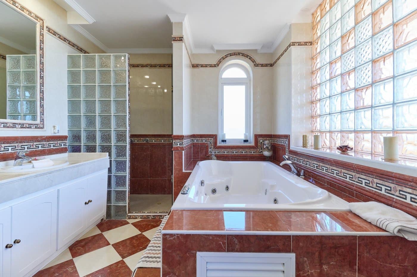6 soveværelse Villa til salg i La Mairena med swimmingpool garage - € 1.400.000 (Ref: 7284396)