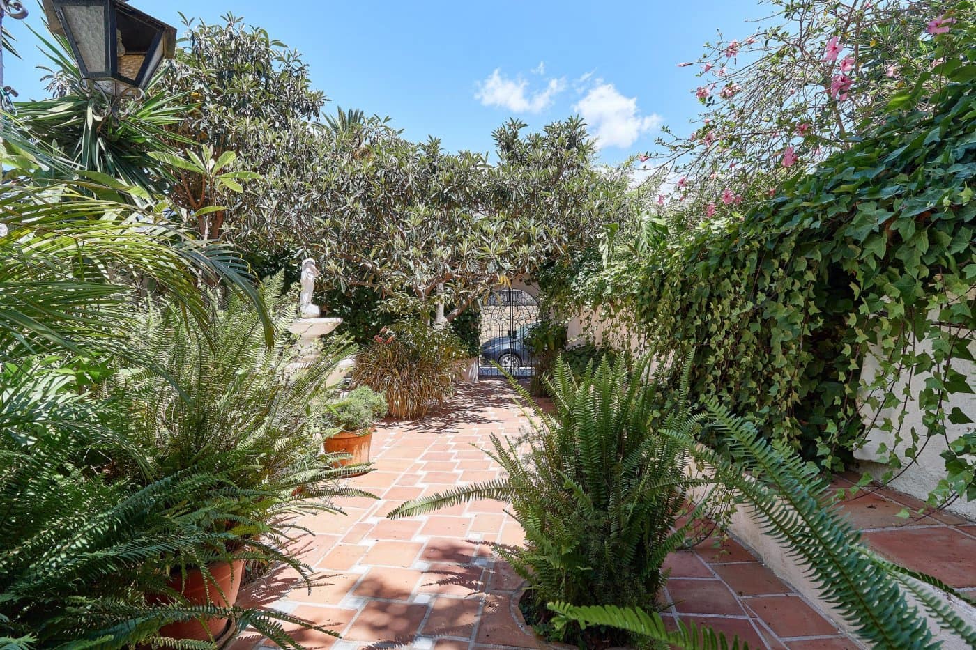 8 soveværelse Villa til salg i Marbella med swimmingpool garage - € 1.765.000 (Ref: 7284409)