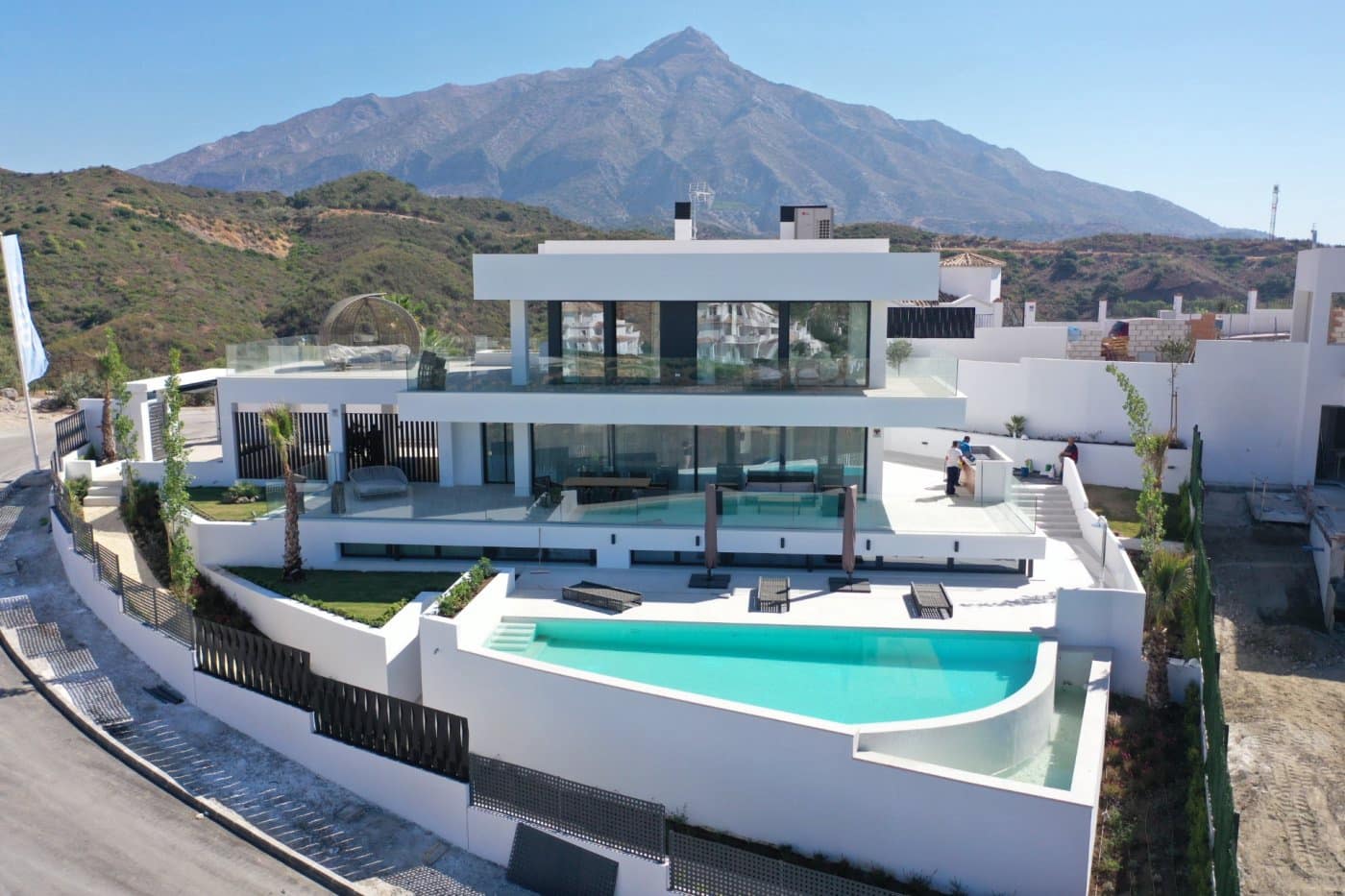 4 bedroom Villa for sale in Nueva Andalucia with pool garage - € 2,600,000 (Ref: 7284428)