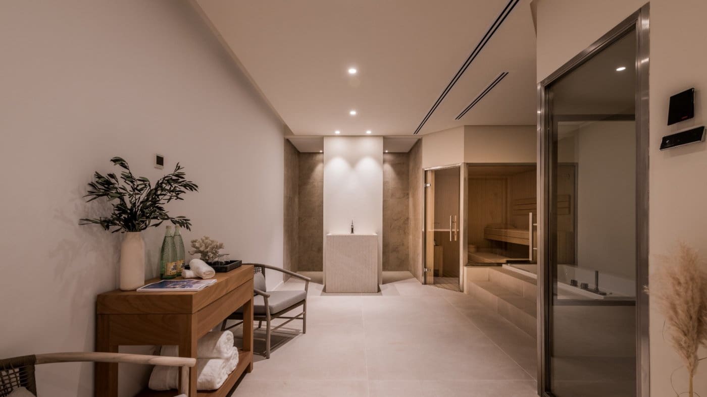 5 bedroom Villa for sale in El Paraiso with pool garage - € 6,350,000 (Ref: 7284509)