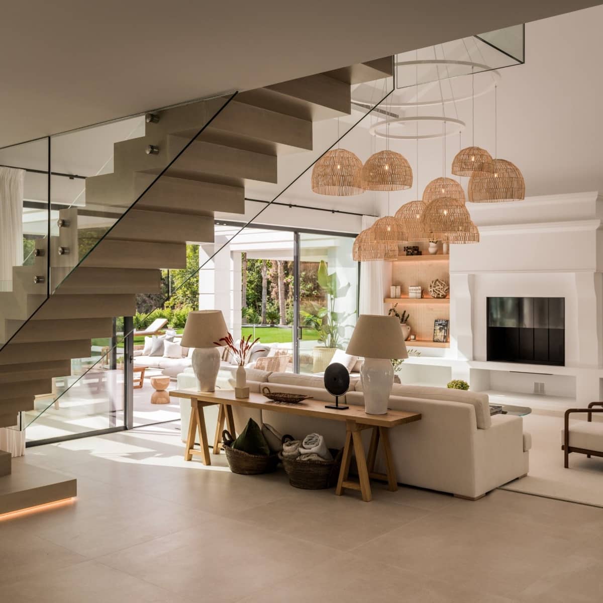 5 bedroom Villa for sale in El Paraiso with pool garage - € 6,350,000 (Ref: 7284509)