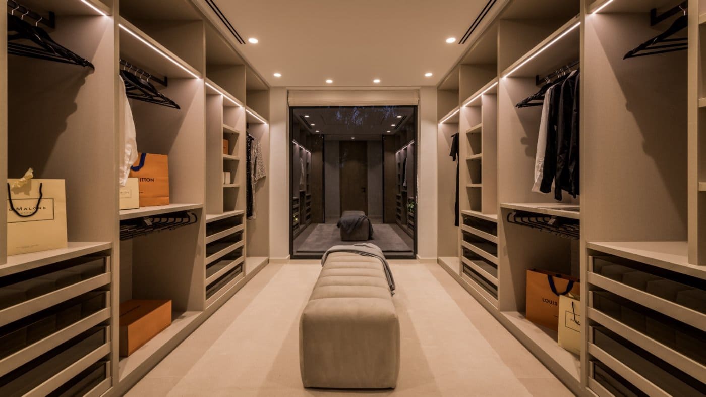 5 bedroom Villa for sale in El Paraiso with pool garage - € 6,350,000 (Ref: 7284509)