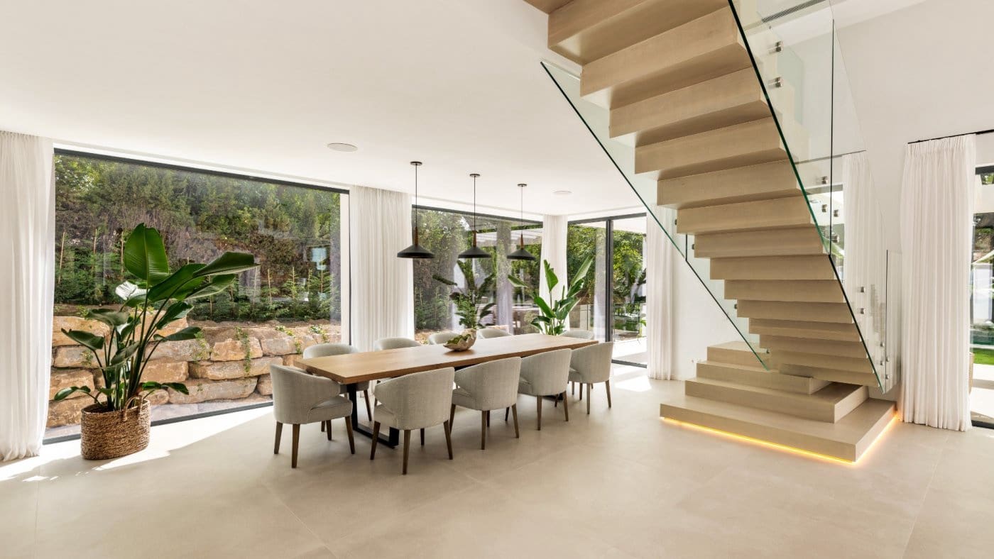 5 bedroom Villa for sale in El Paraiso with pool garage - € 6,350,000 (Ref: 7284509)