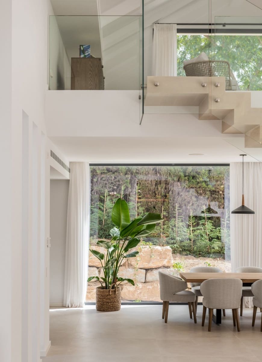 5 bedroom Villa for sale in El Paraiso with pool garage - € 6,350,000 (Ref: 7284509)