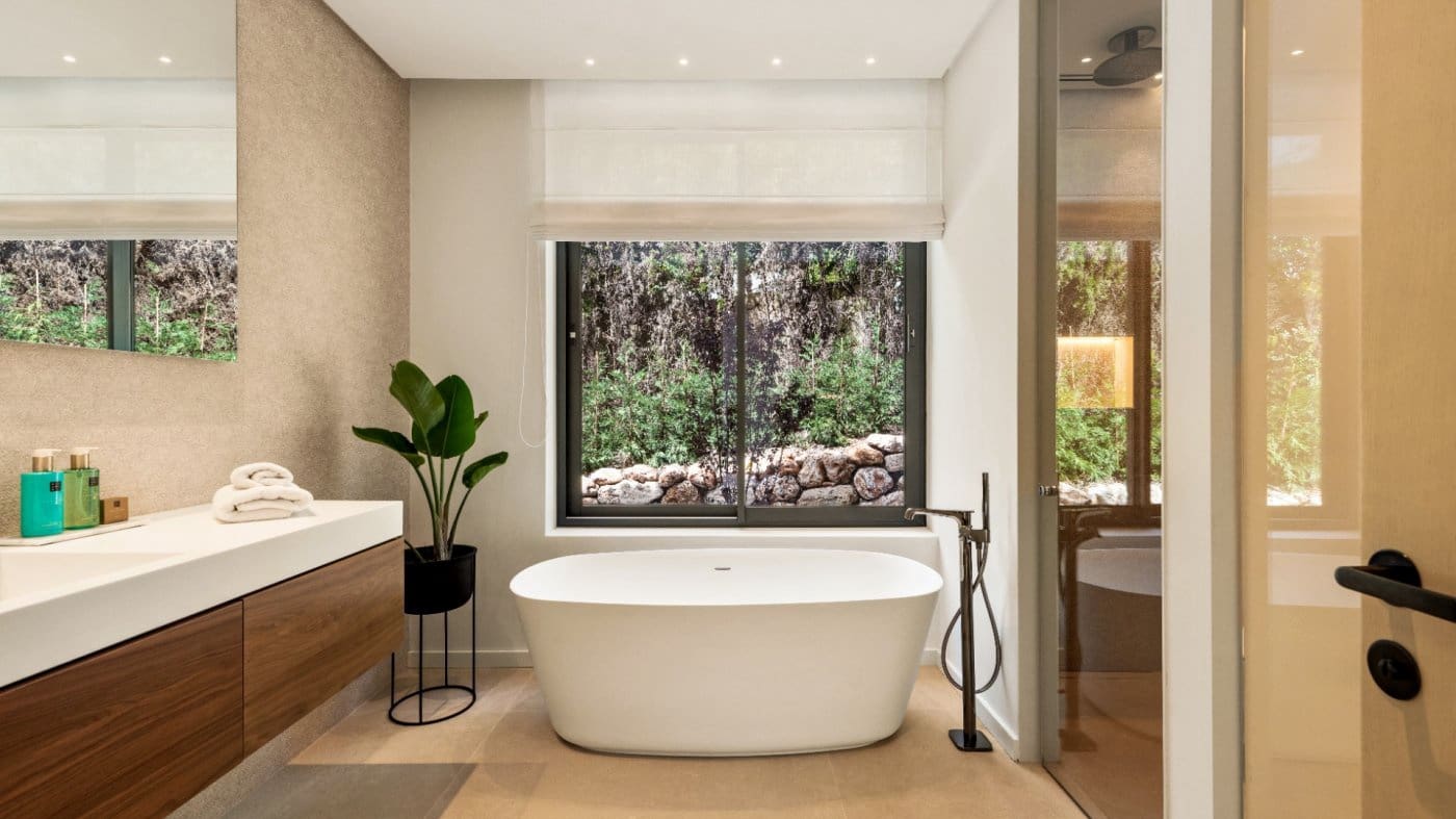 5 bedroom Villa for sale in El Paraiso with pool garage - € 6,350,000 (Ref: 7284509)