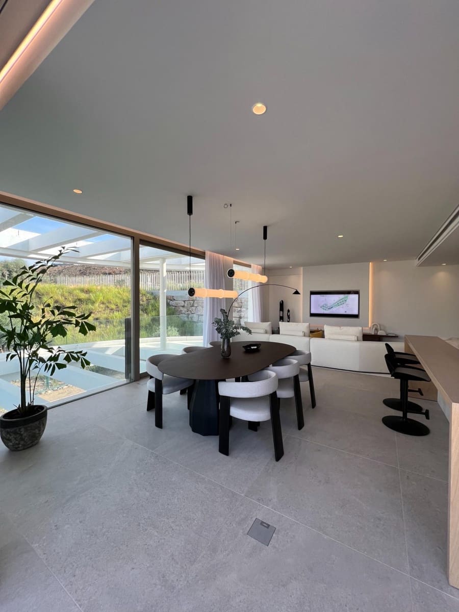 4 bedroom Penthouse for sale in Marbella with pool garage - € 2,290,000 (Ref: 7406162)