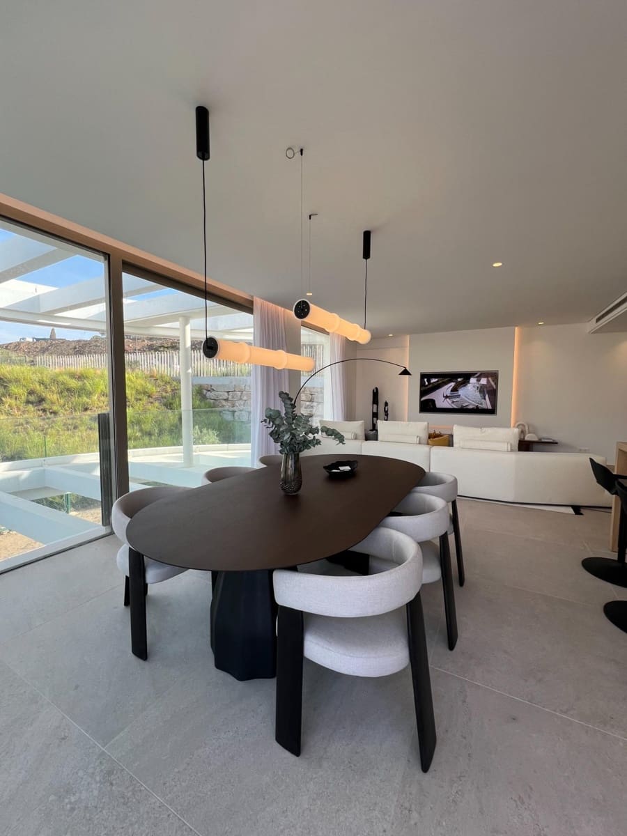 4 bedroom Penthouse for sale in Marbella with pool garage - € 2,290,000 (Ref: 7406162)