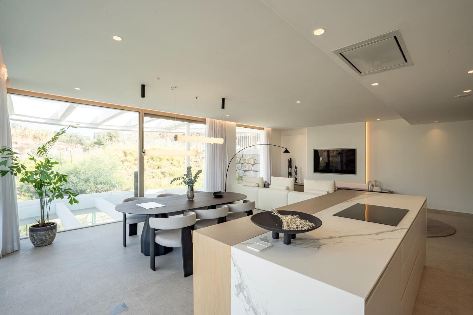 4 bedroom Penthouse for sale in Marbella with pool garage - € 2,290,000 (Ref: 7406162)