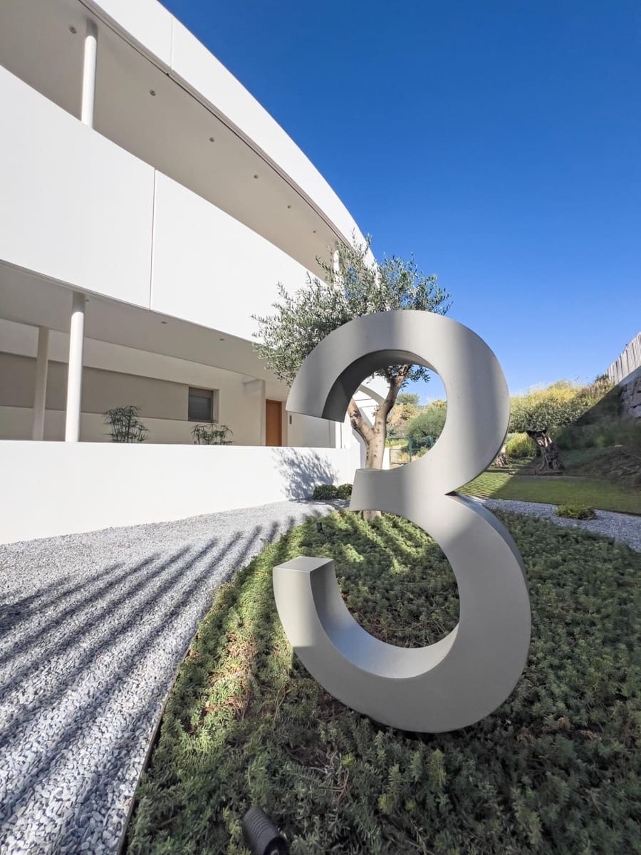 4 bedroom Penthouse for sale in Marbella with pool garage - € 2,290,000 (Ref: 7406162)