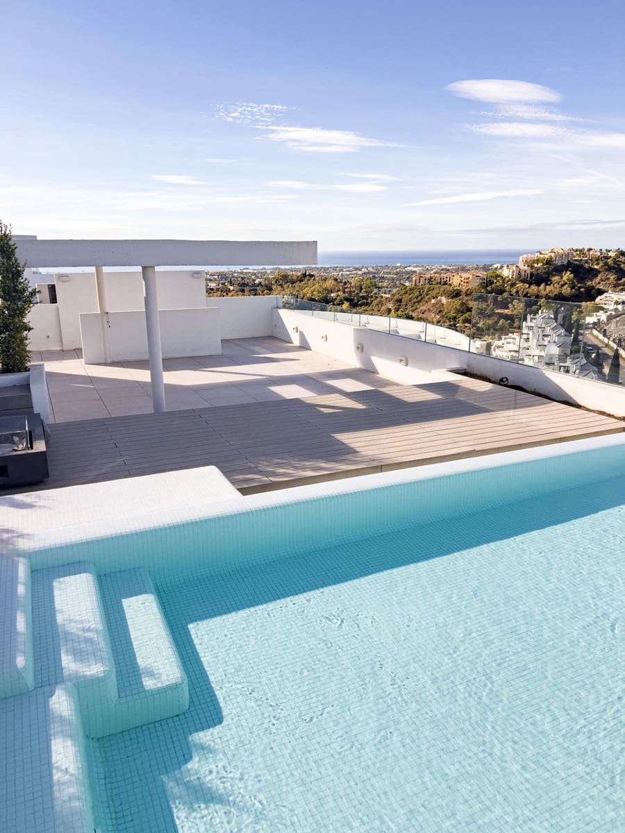 4 bedroom Penthouse for sale in Marbella with pool garage - € 2,290,000 (Ref: 7406162)