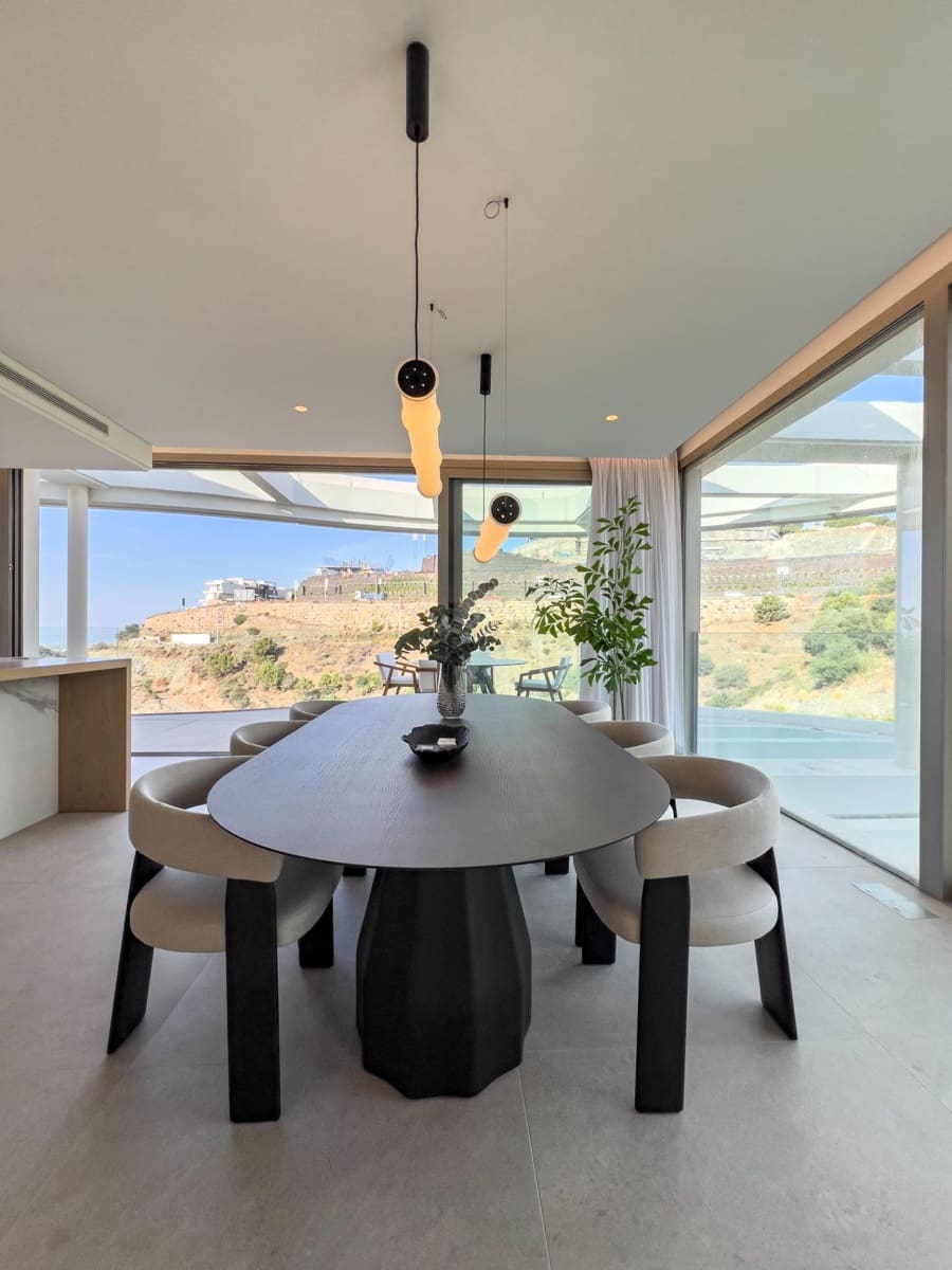 4 bedroom Penthouse for sale in Marbella with pool garage - € 2,290,000 (Ref: 7406162)