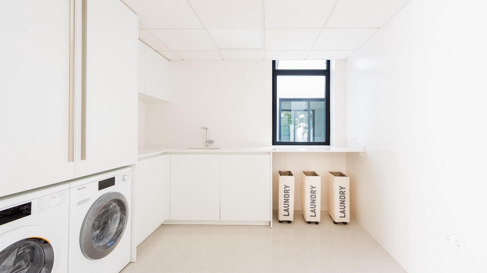 5 sypialnia Willa na sprzedaż w El Paraiso z basenem garażem - 6 350 000 € (Ref: 7521187)