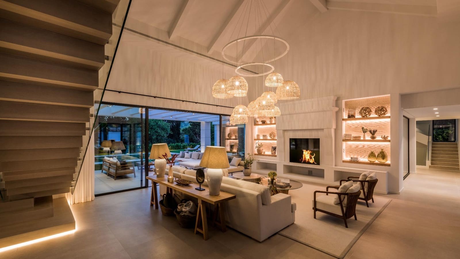 5 sypialnia Willa na sprzedaż w El Paraiso z basenem garażem - 6 350 000 € (Ref: 7521187)