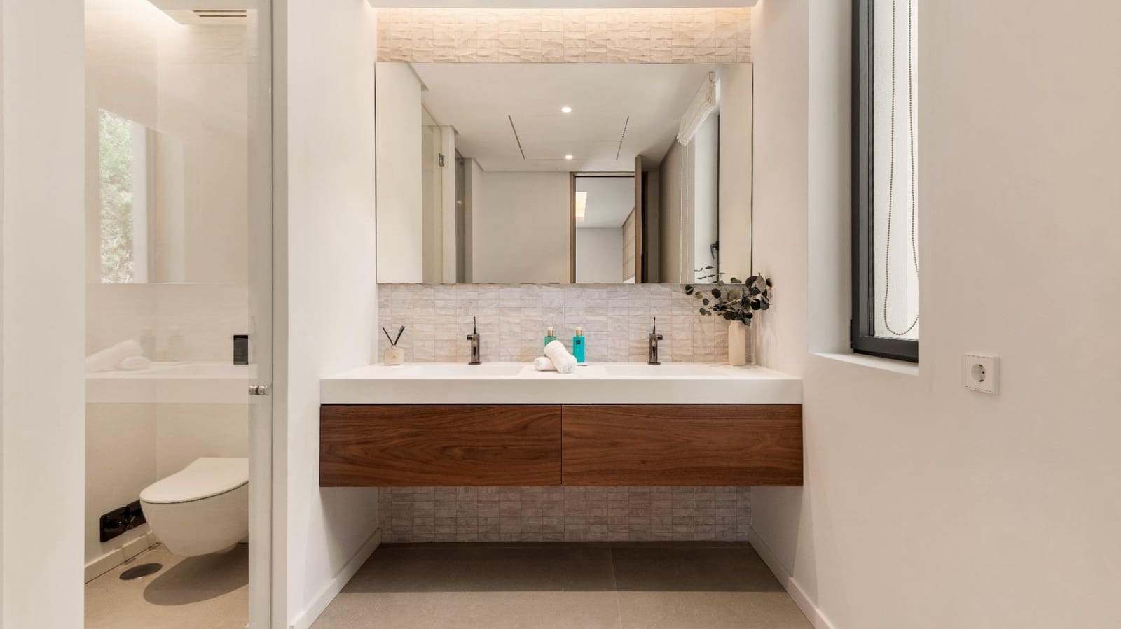 5 sypialnia Willa na sprzedaż w El Paraiso z basenem garażem - 6 350 000 € (Ref: 7521187)