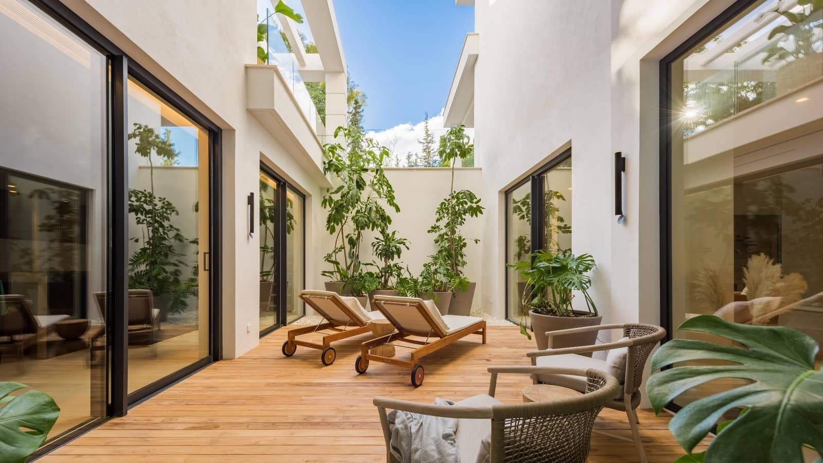 5 sypialnia Willa na sprzedaż w El Paraiso z basenem garażem - 6 350 000 € (Ref: 7521187)