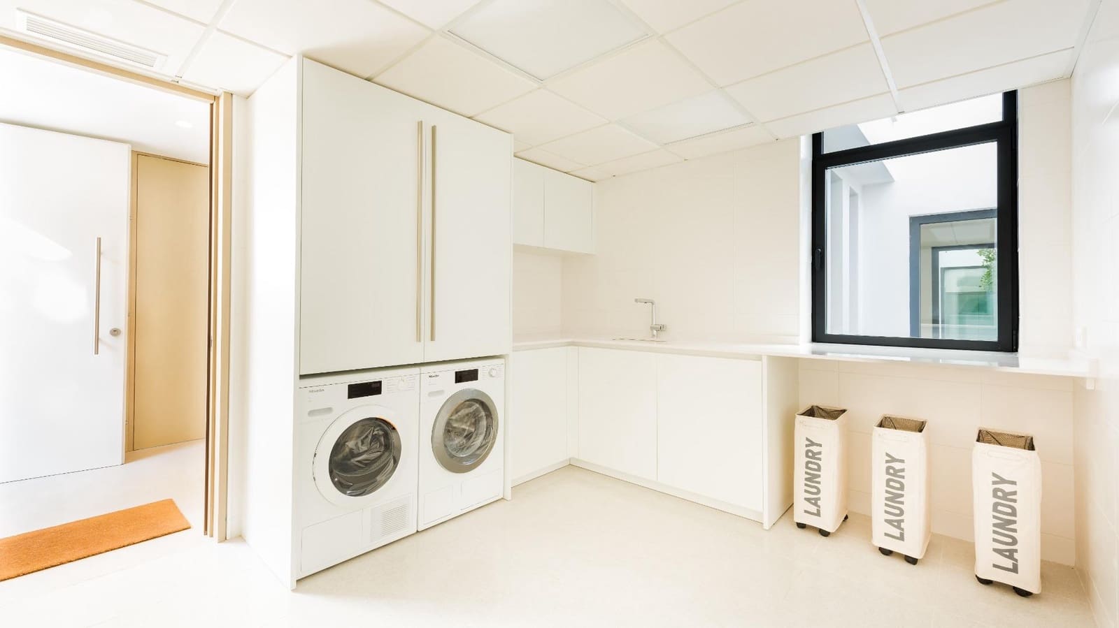 5 sypialnia Willa na sprzedaż w El Paraiso z basenem garażem - 6 350 000 € (Ref: 7521187)