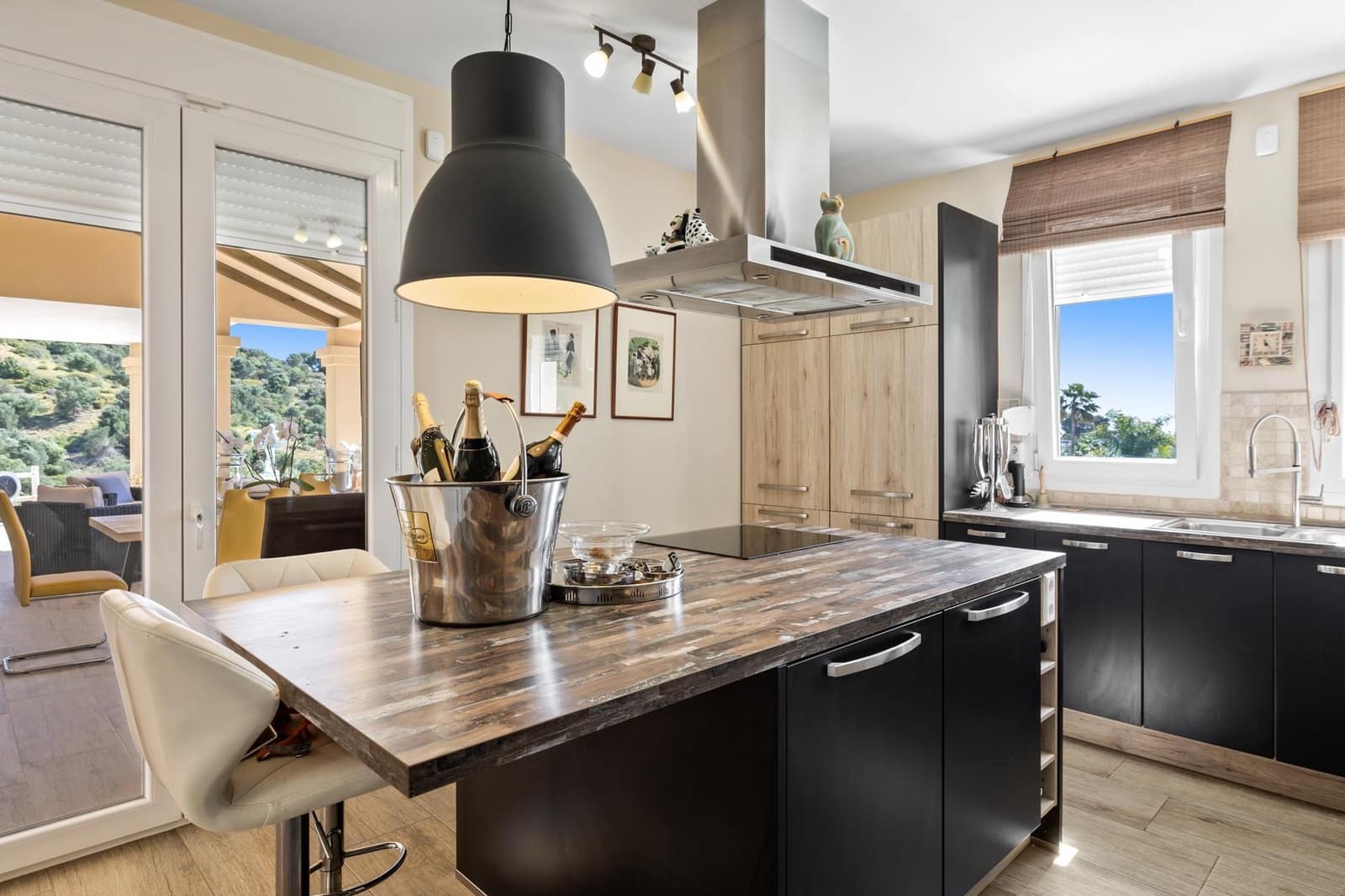 4 bedroom Villa for sale in Mijas with pool garage - € 1,895,000 (Ref: 7619592)