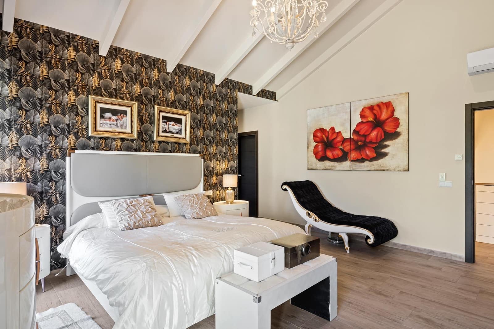 4 bedroom Villa for sale in Mijas with pool garage - € 1,895,000 (Ref: 7619592)