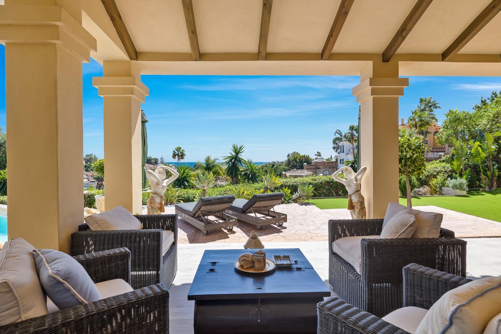 4 bedroom Villa for sale in Mijas with pool garage - € 1,895,000 (Ref: 7619592)