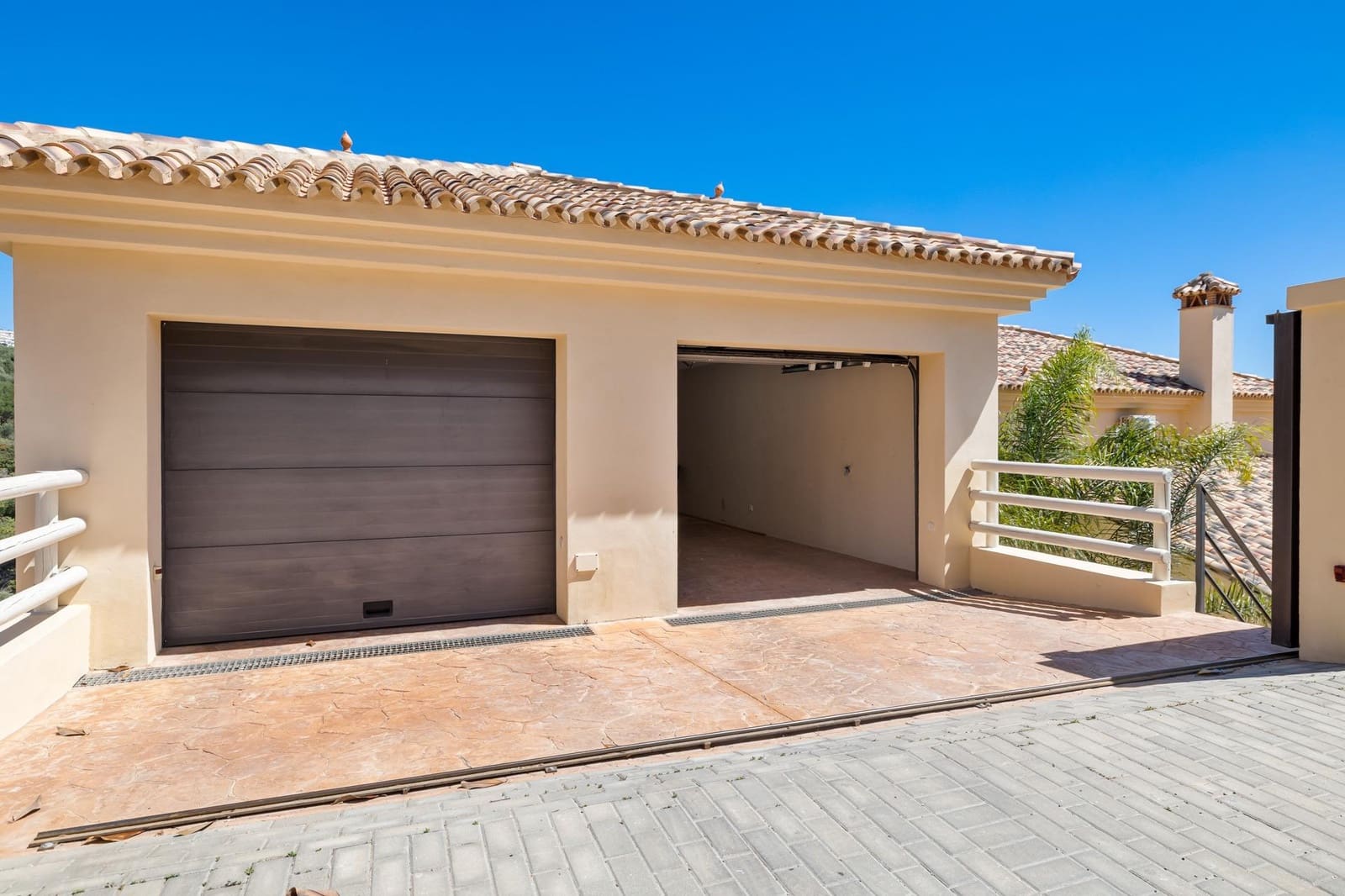 4 bedroom Villa for sale in Mijas with pool garage - € 1,895,000 (Ref: 7619592)