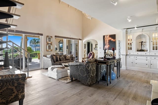 4 bedroom Villa for sale in Mijas with pool garage - € 1,895,000 (Ref: 7619592)