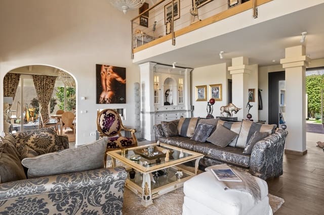 4 bedroom Villa for sale in Mijas with pool garage - € 1,895,000 (Ref: 7619592)