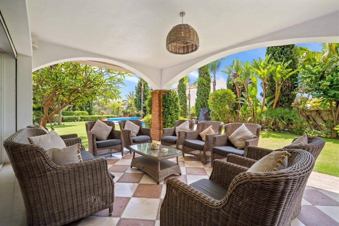 5 bedroom Villa for sale in Benahavis with pool garage - € 2,850,000 (Ref: 7746494)