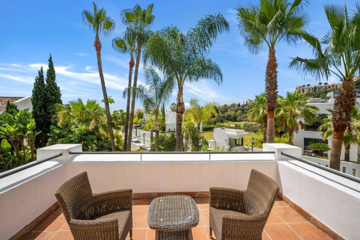 5 bedroom Villa for sale in Benahavis with pool garage - € 2,850,000 (Ref: 7746494)